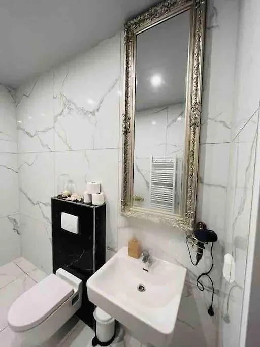 Xuba Apartmentrooms I Wien Messe Prater I Kuechenzeile Austria