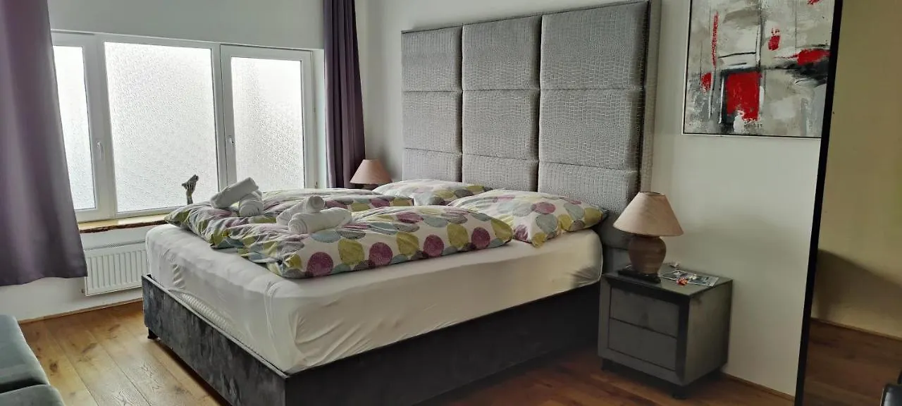 Xuba Apartmentrooms I Wien Messe Prater I Kuechenzeile