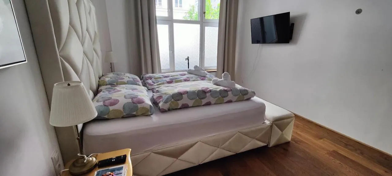 Apartment Xuba Apartmentrooms I Wien Messe Prater I Kuechenzeile